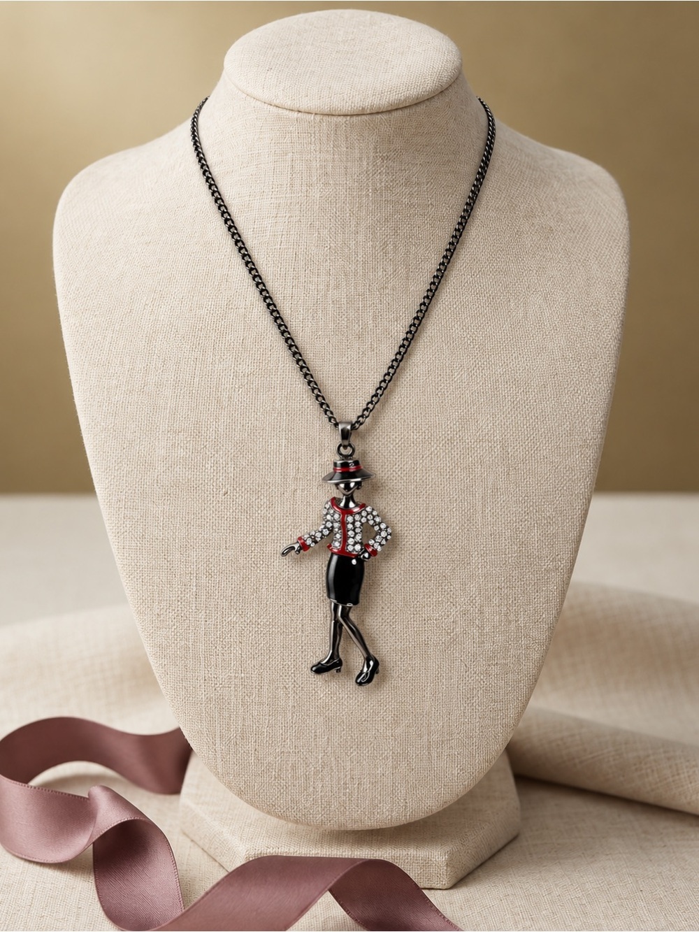 Fashion Lady Doll Pendant Necklace